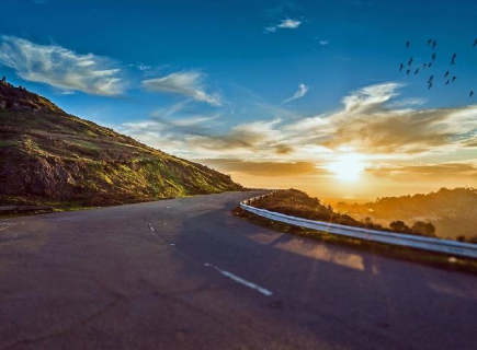 蓬勃發(fā)展、砥礪前行